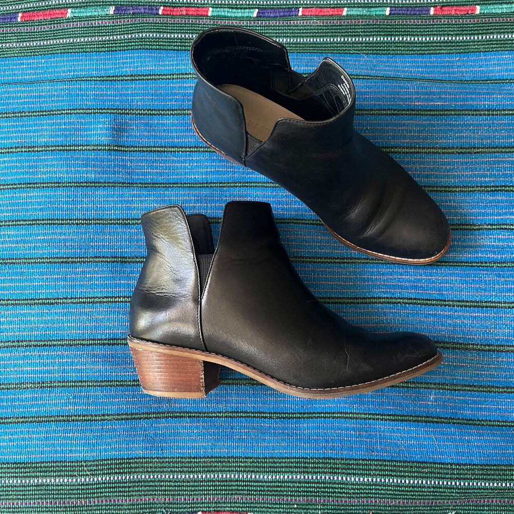 Cole Haan black leather chelsea boot size 7.5